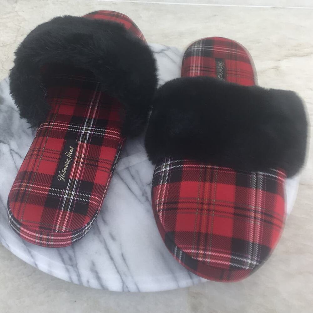Victoria's Secret Red Plaid and Faux Fur Trim Slippers Women's Size L